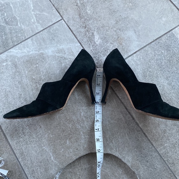 Manolo Blahnik Black Suede Pointed Toe Leather Heels With Button Detail Size 7.5 - Picture 7 of 7